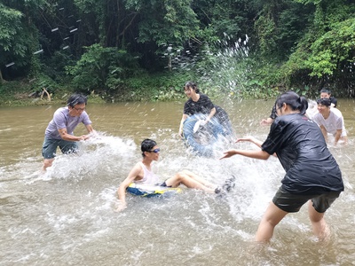 川の活動.jpg